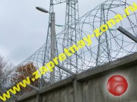 Монтаж инженерных заграждений из колючей проволоки Егоза